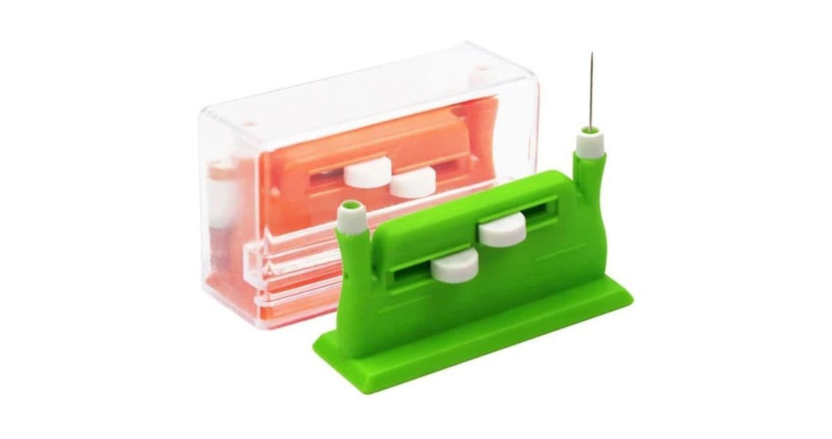 1 green and 1 orange automatic needle threaders